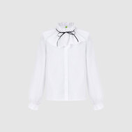 Приталенная блузка на кокетке с оборками, голубой цвет