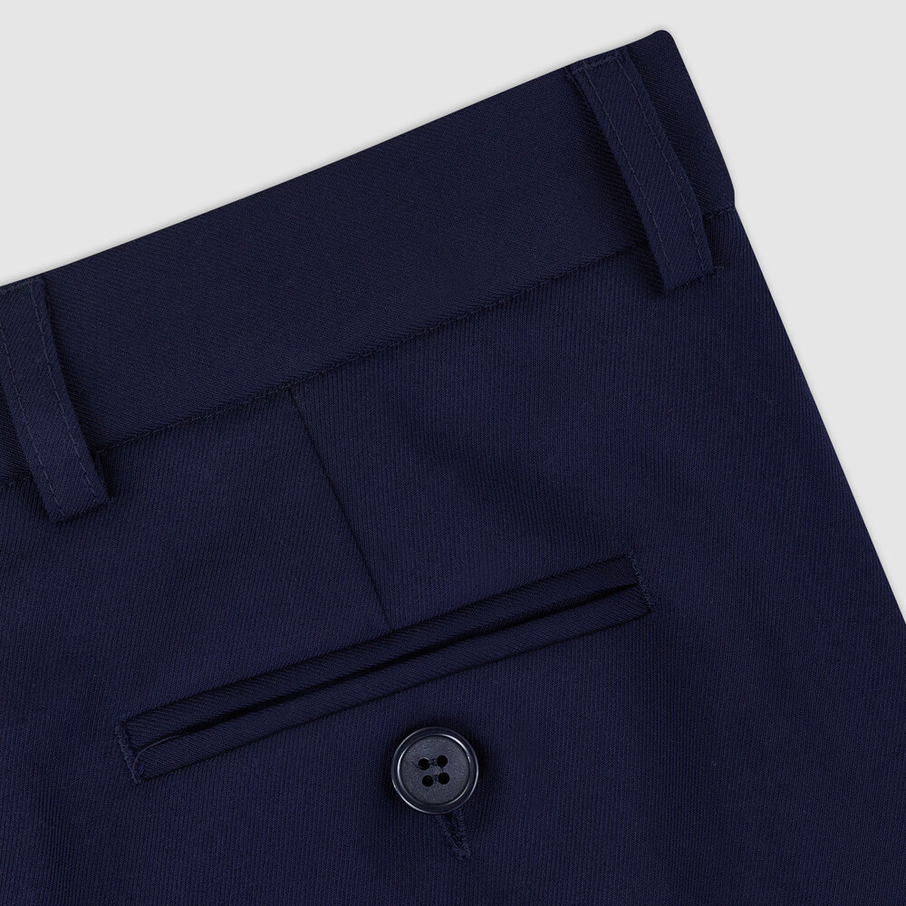 Medium 555 22371518 405     00 4