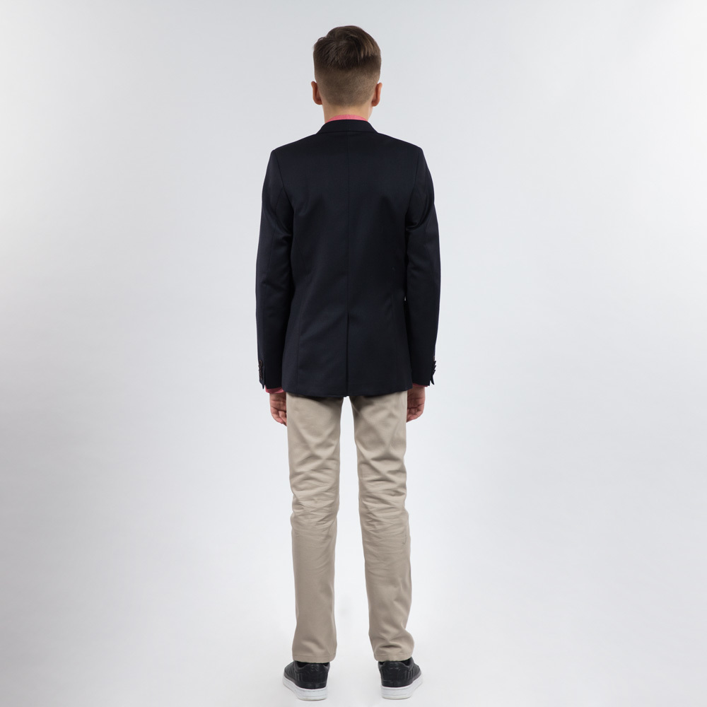 Medium 555 12325017 36 152 6879